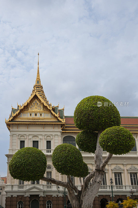 Phra Thinang Chakri Maha Prasat是泰国传统建筑和19世纪欧洲风格的结合。